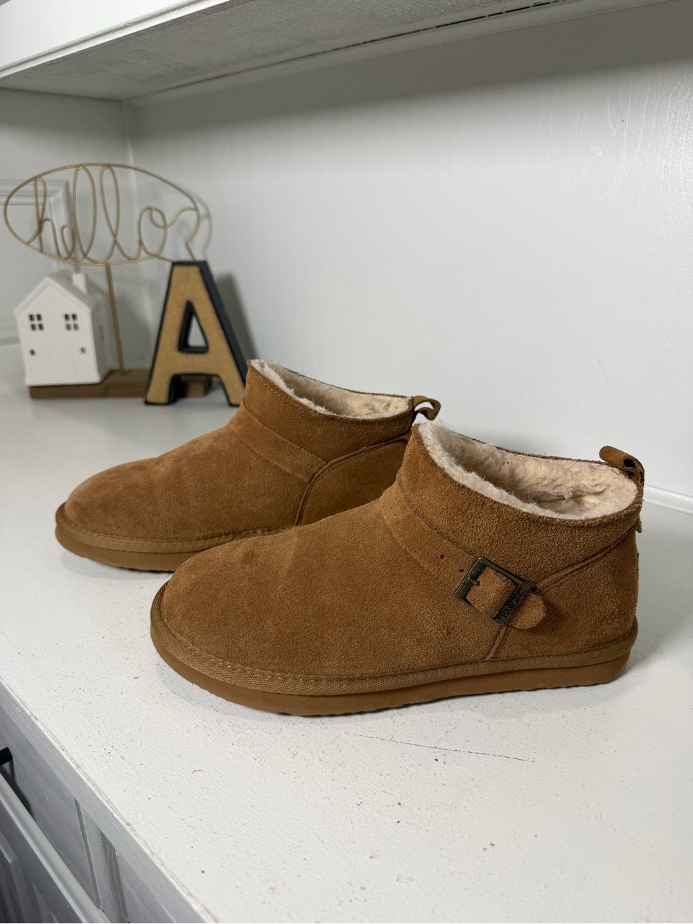 BEARPAW Women’s 9 Brown Suede Shearling Ankle Boots Buckle Mini Winter